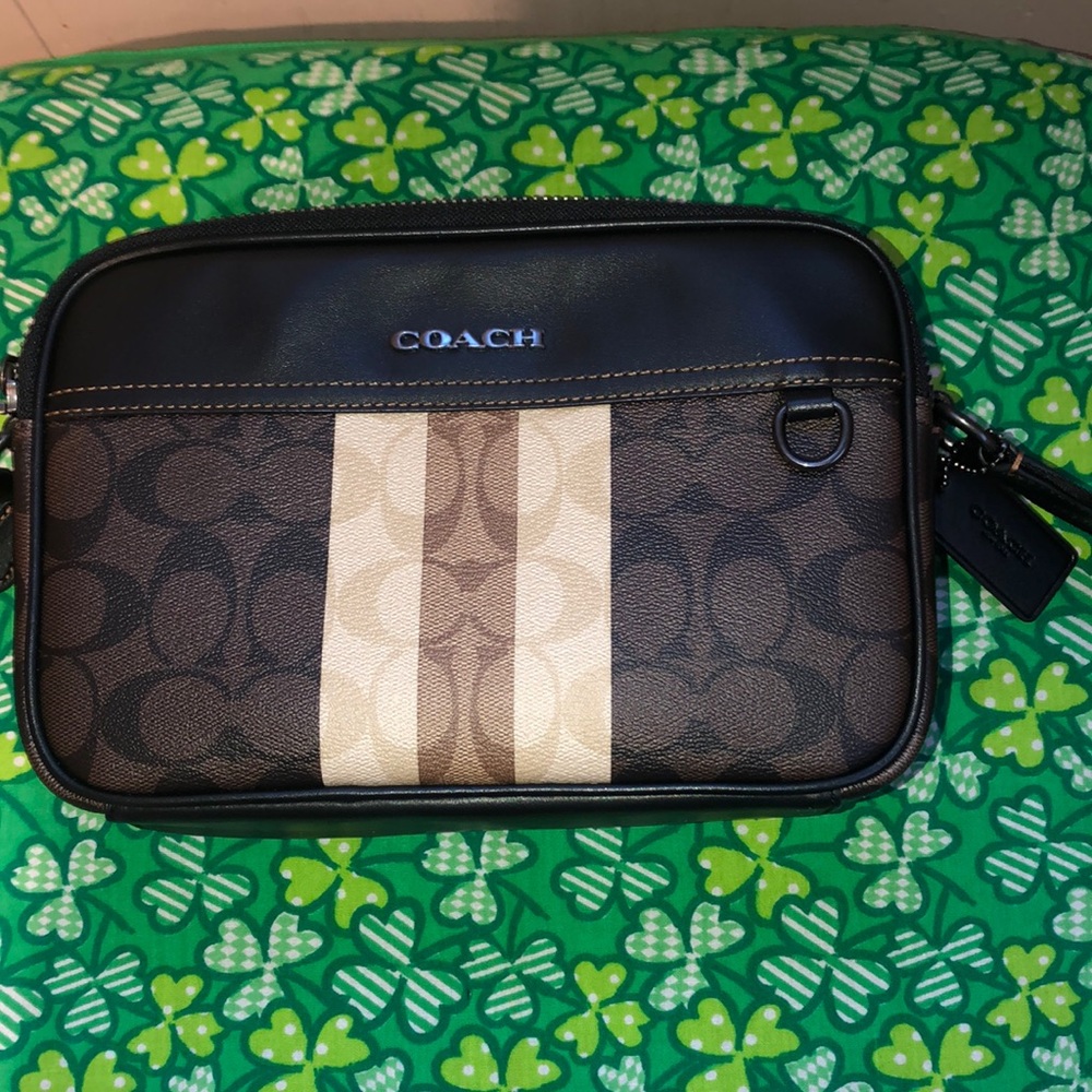 Unisex coach Messenger bag. Real coach